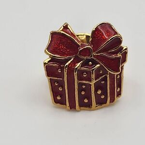DaMa Gold Tone & Red Enamel Gift Pin